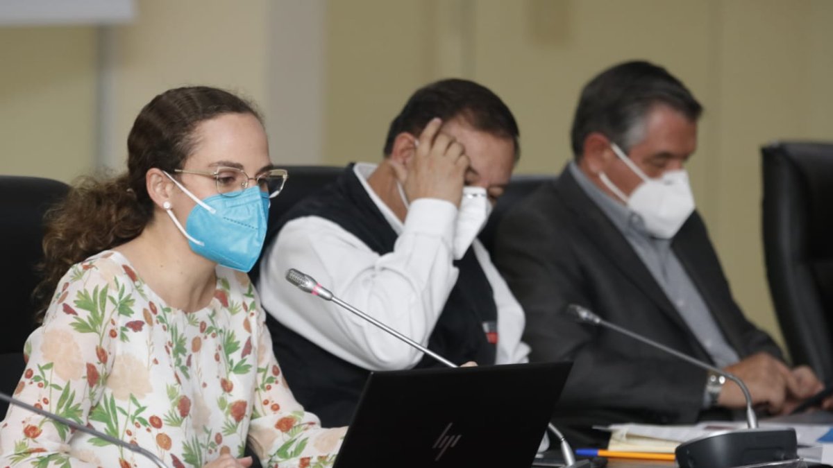 Anuncio. El COE anunció flexibilización en las medidas tras reducción de contagios en la tercera semana.