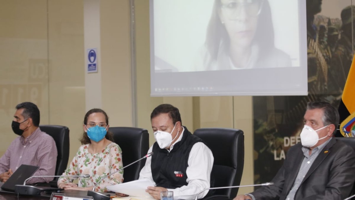 Resolución. La tarde de este sábado se reunieron los miembros del COE nacional y anunciaron nuevas medidas.