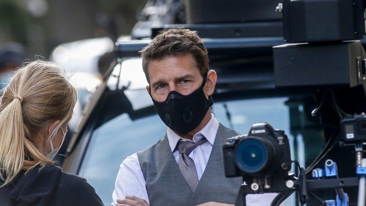 El actor estadounidense Tom Cruise usa una mascarilla durante el rodaje de la película 'Misión Imposible 7' en Roma, en una fotografía de archivo.