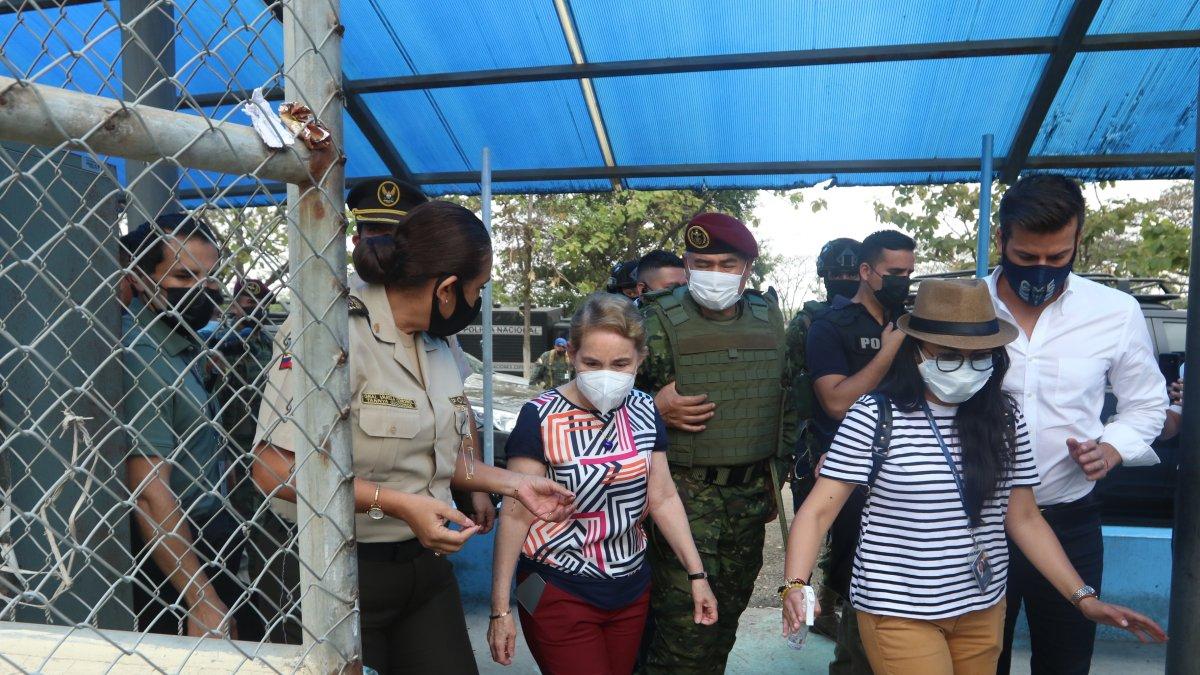 Visita. Alexandra Vela, ministra de Gobierno, fue a la penitenciaría el 28 de diciembre. Ese día hubo un muerto.