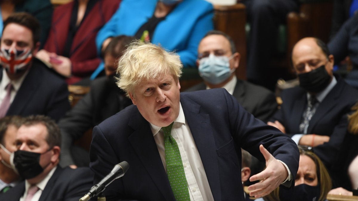 Londres. Boris Johnson inicia semana crucial. La presentación de un informe será determinante para su futuro.