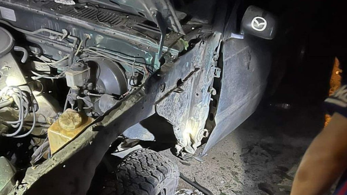 Incidente. En Zaruma, el vehículo y los vidrios de la vivienda de una persona que trabaja para el Ministerio de Energía, fueron destruidos por un ataque.