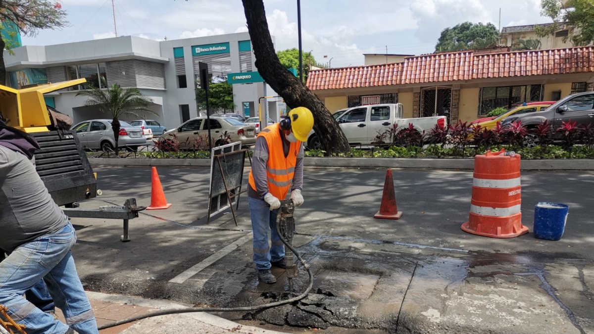 Labor. El Municipio empezó a nivelar las cubiertas de la calle Las Monjas.
