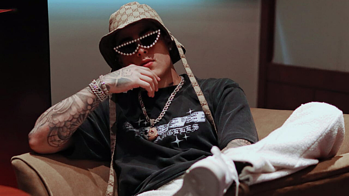 Lunay tiene 21 años.