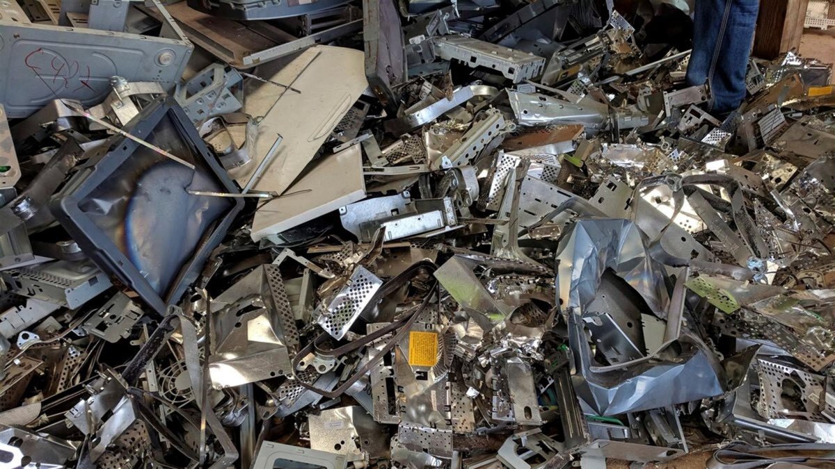 Fotografía de archivo en la que se registró un montón de desperdicios electrónicos.