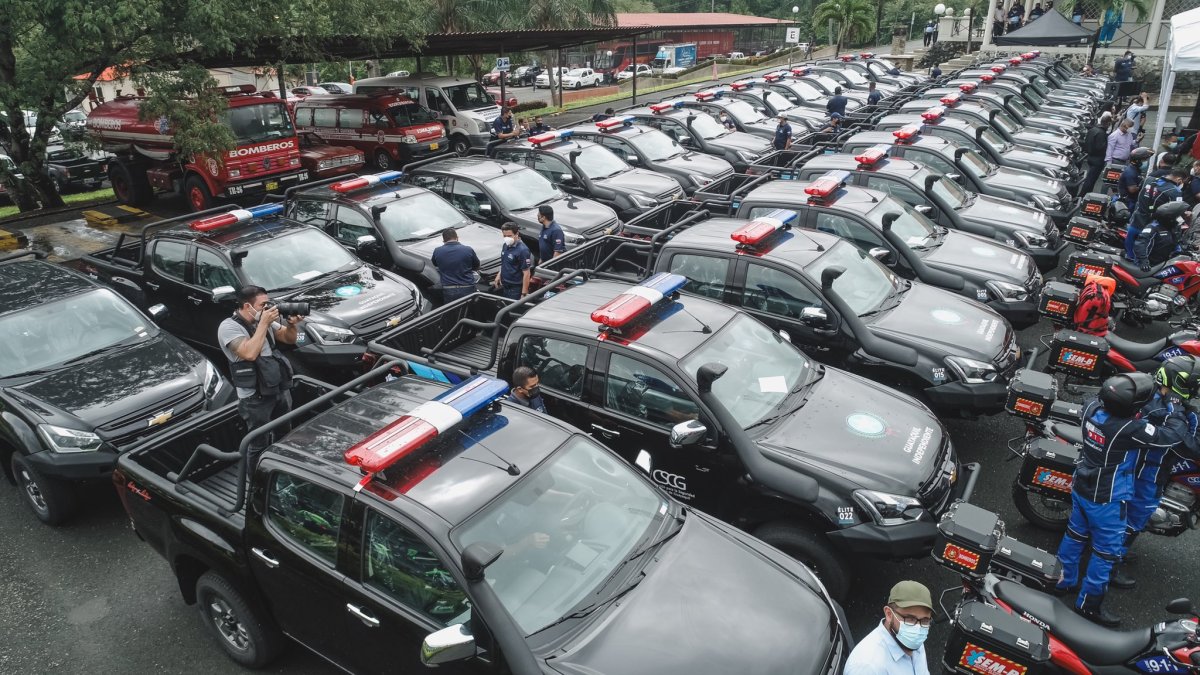 Se realizó la entrega de camionetas para el trabajo de las autoridades