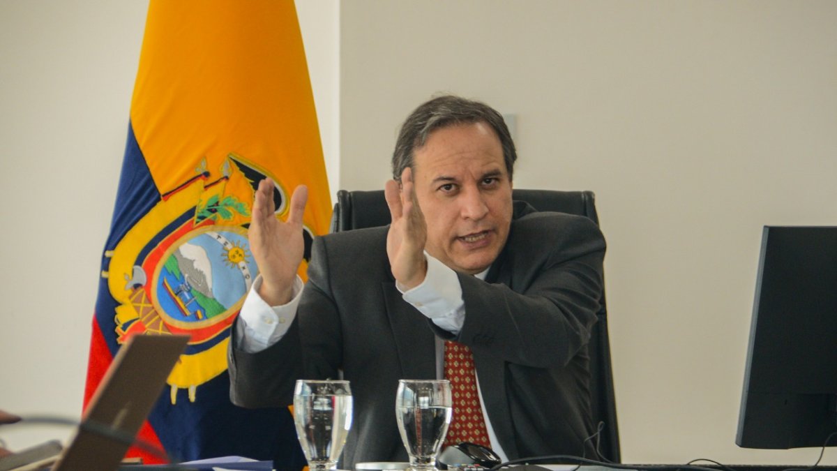 El ministro de Economía y Finanzas, Simón Cueva, en rueda de prensa explicó los resultados económicos de 2021.