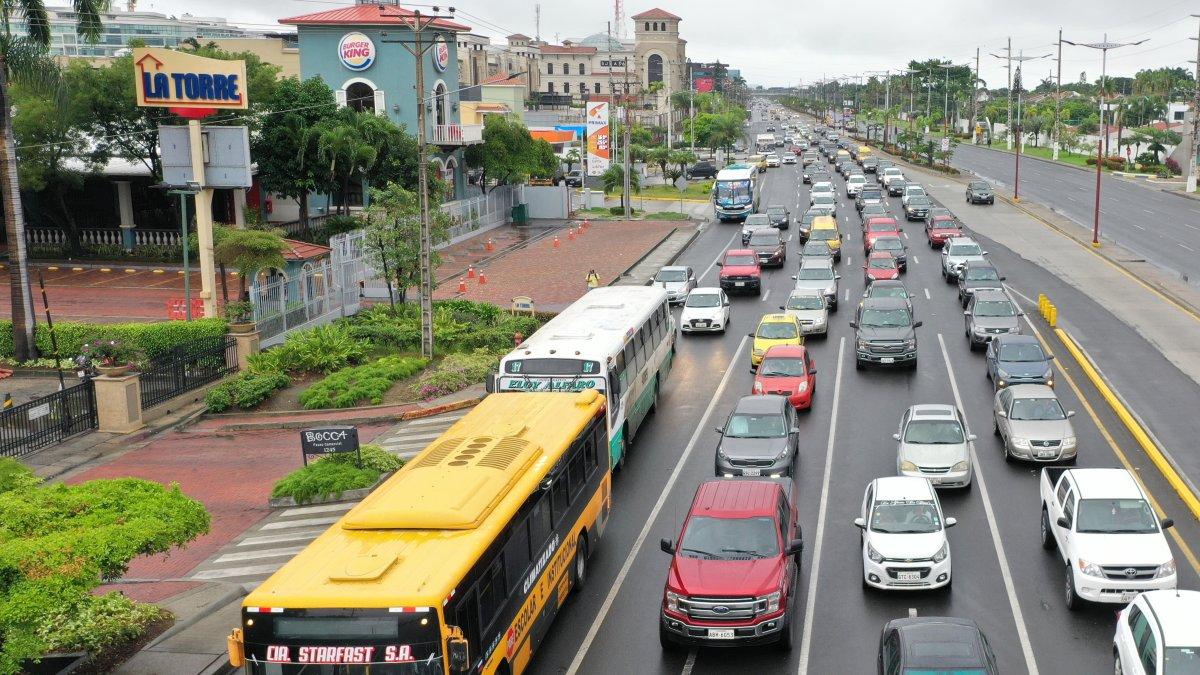 Caos vehicular en Samborondón ag-periodistas