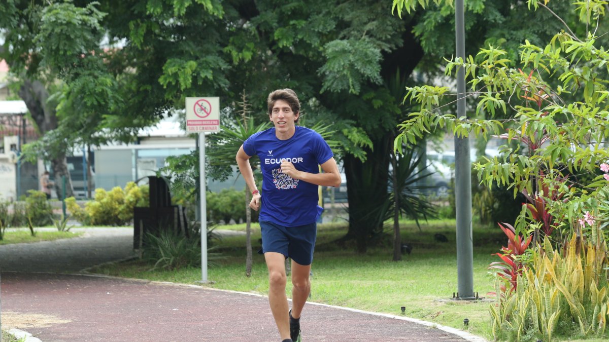 Juan Fernando entrena dos veces al día a las 07:00 y 17:00.