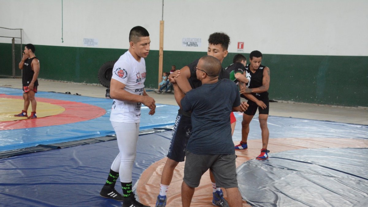 Rivas entrena en Portoviejo con la selección provincial para el Nacional que abre el calendario local de lucha.