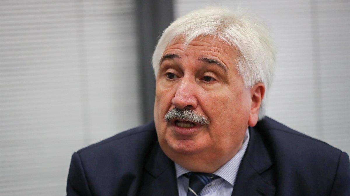 El fiscal general de Uruguay, Juan Gómez, habla este jueves durante una entrevista con Efe, en Montevideo (Uruguay).