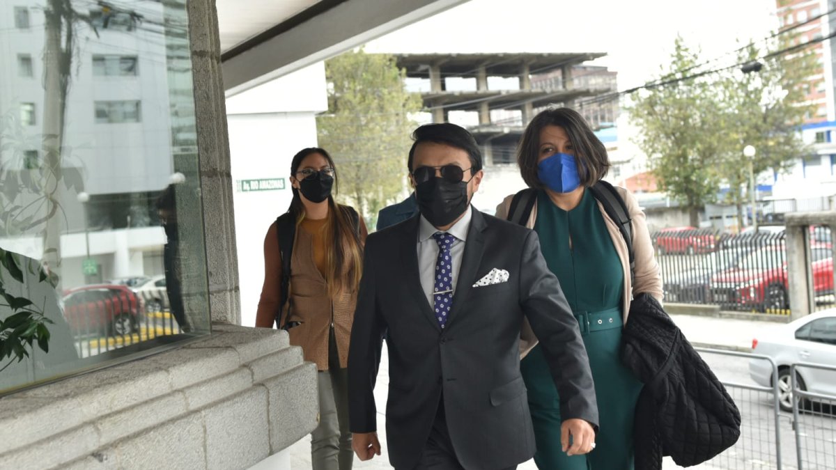 Audiencia. Esta tarde acudió a la Corte Nacional el abogado de Carrión, Ramiro Román.