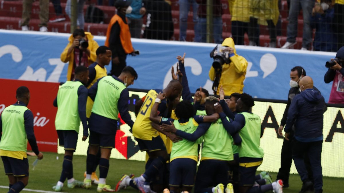 Ecuador empata ante Brasil 1-1.