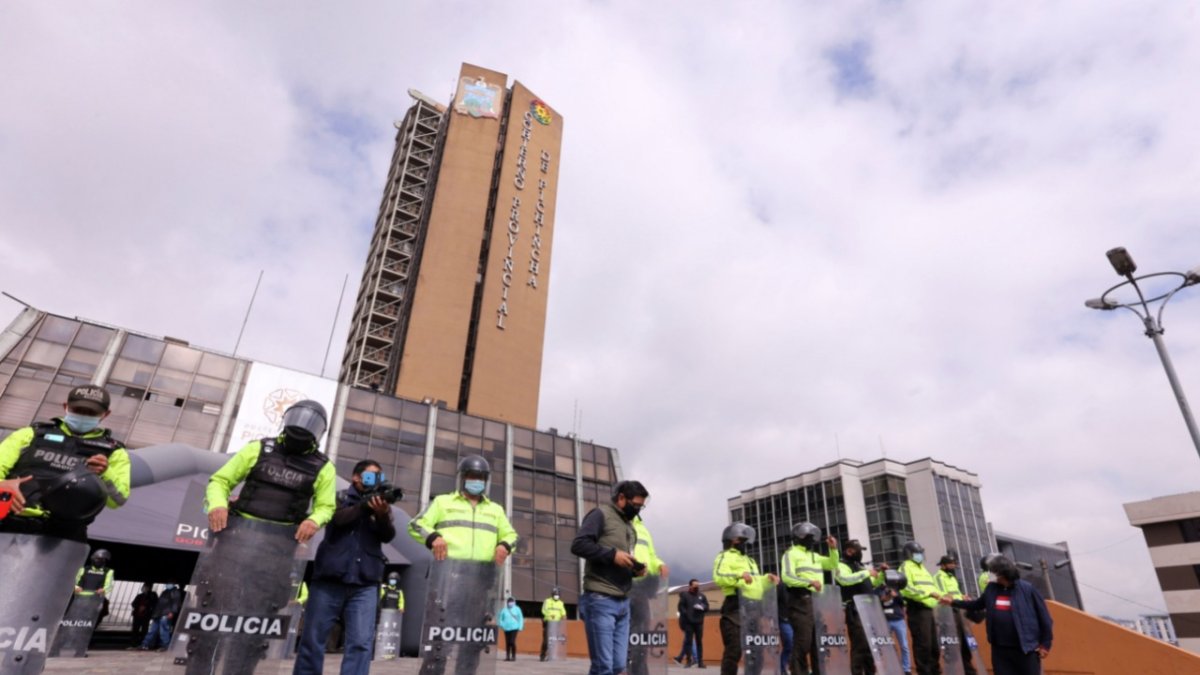 Quito. Después de que la prefecta anunció un cobro adicional a los conductores, se convocó a protestas.