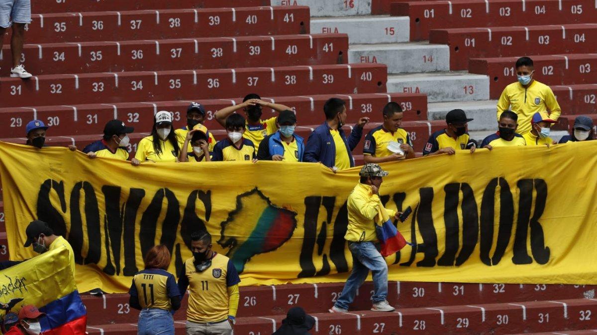 La hinchada de la selección de fútbol de Ecuador se congregó en Quito para presenciar el partido por las eliminatorias al mundial de Qatar 2022
