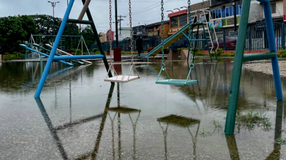 Moradores claman mantenimiento en zanja y parque al norte de Guayaquil