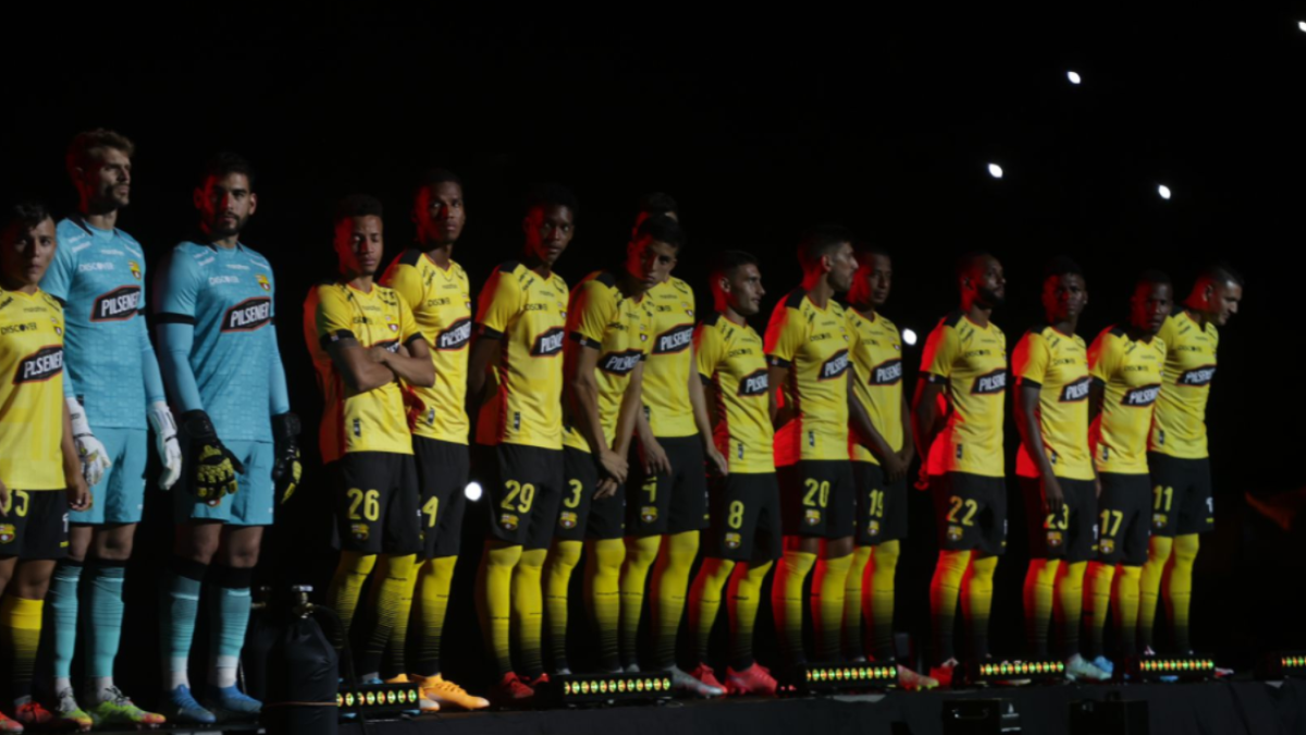 Barcelona presentó su plantilla 2022 con Bustos a la cabeza