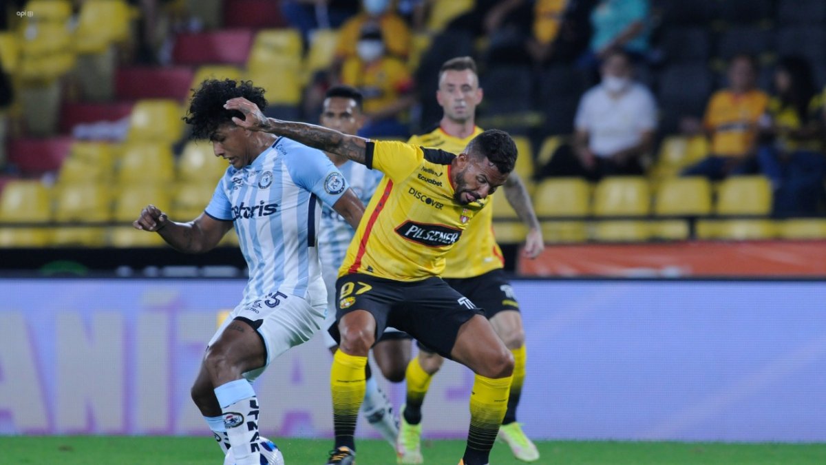 Barcelona y Guayaquil City empatan en el primer tiempo.