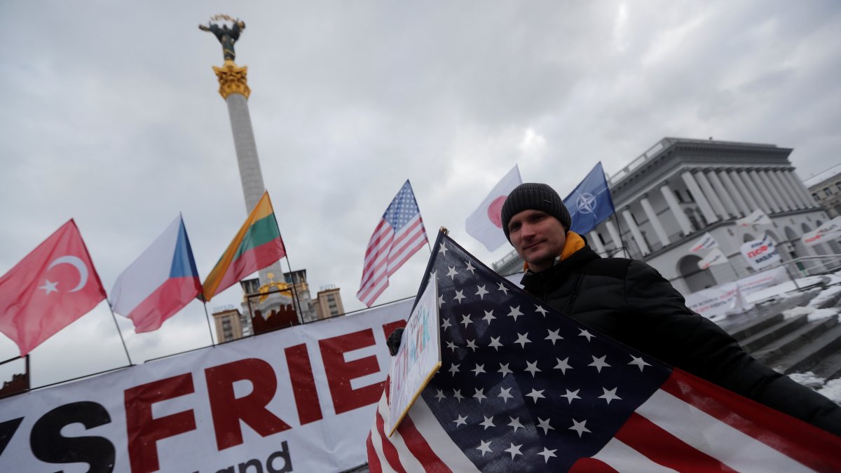 En Kiev, ucraniano realizan marchas