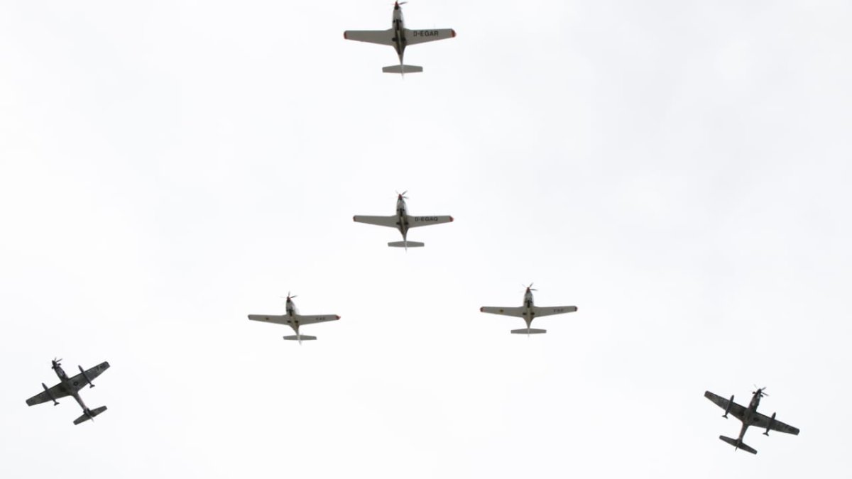 Arribo. En Salinas hubo una ceremonia militar para recibir dos aviones de entrenamiento para la Fuerza Aérea.
