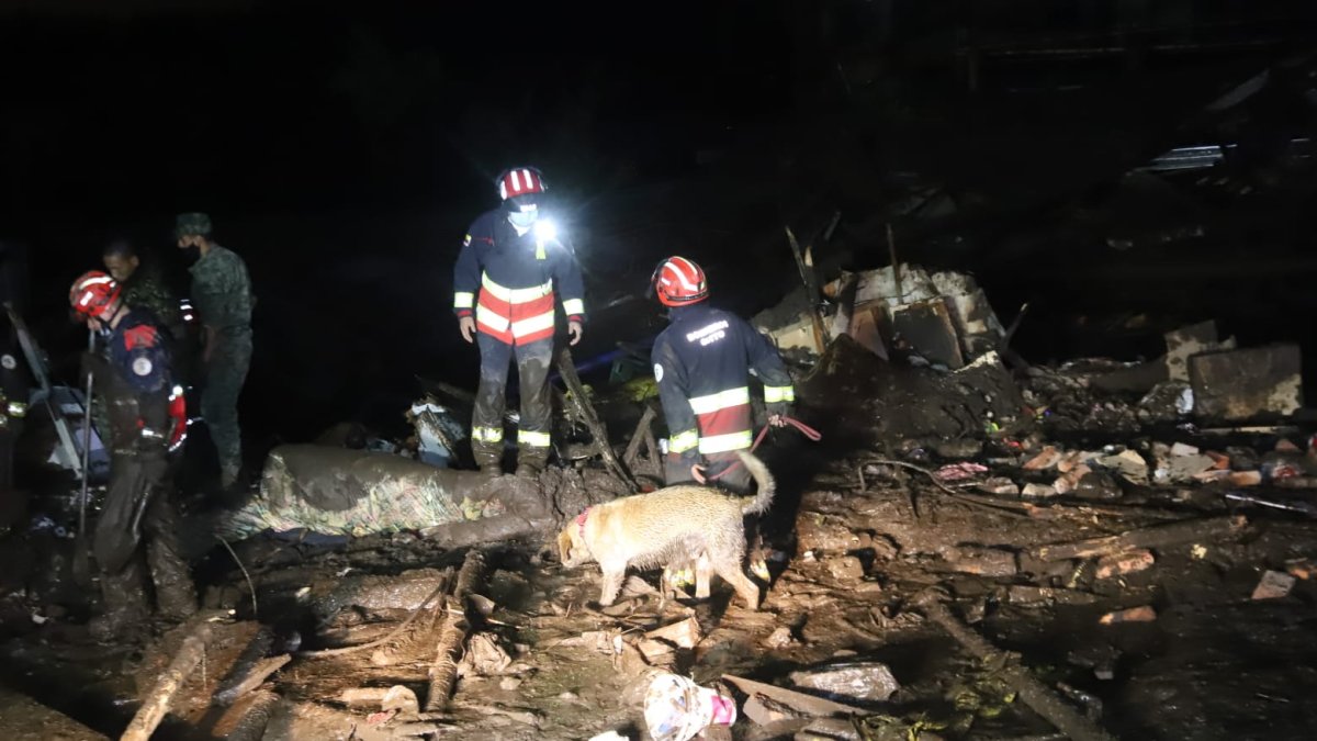 Desastre. Toneladas de lodo y piedras serán removidas en las próximas horas.
