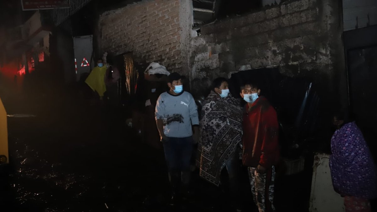 Varios moradores del sector perdieron todos o casi todos sus vienes por el lodo y el agua que invadieron sus viviendas.