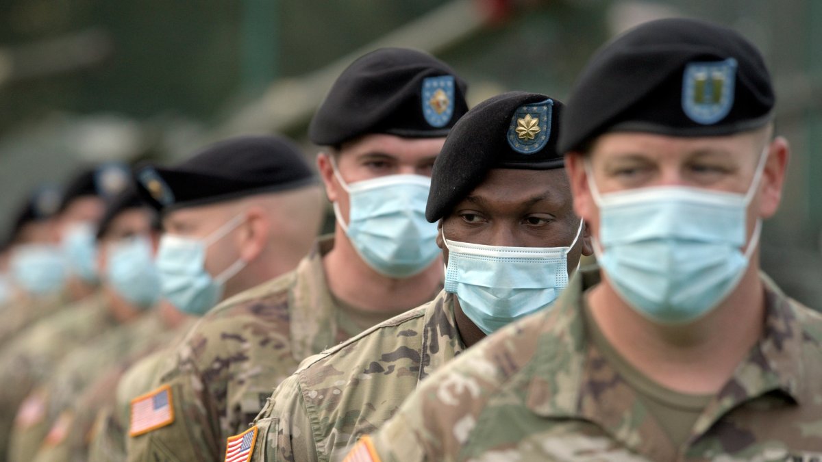 Vista de un grupo de soldados estadounidenses en una misión en el este de Europa, en una fotografía de archivo