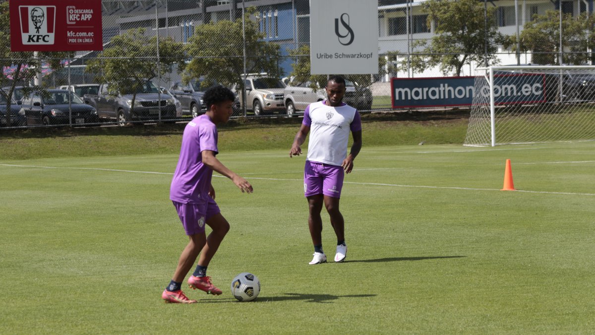 Pedro Pablo Perlaza (derecha) será una de las caras nuevas del campeón nacional