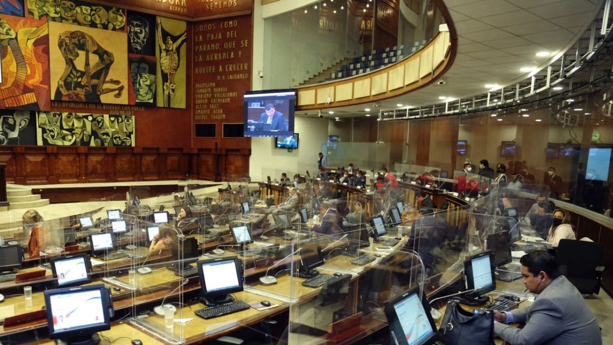 El pleno de la Asamblea retomó ayer las sesiones semipresenciales.