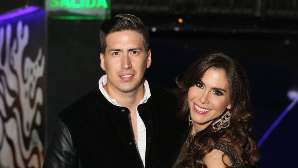 La pareja de esposos.