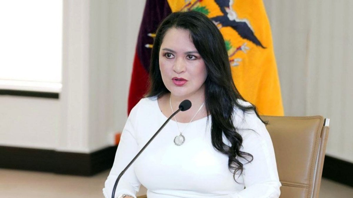 Quito. En rueda de prensa anunció su salida, tras tres años en el cargo.