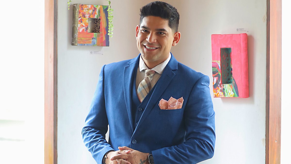 Emilio tiene cinco hijas.