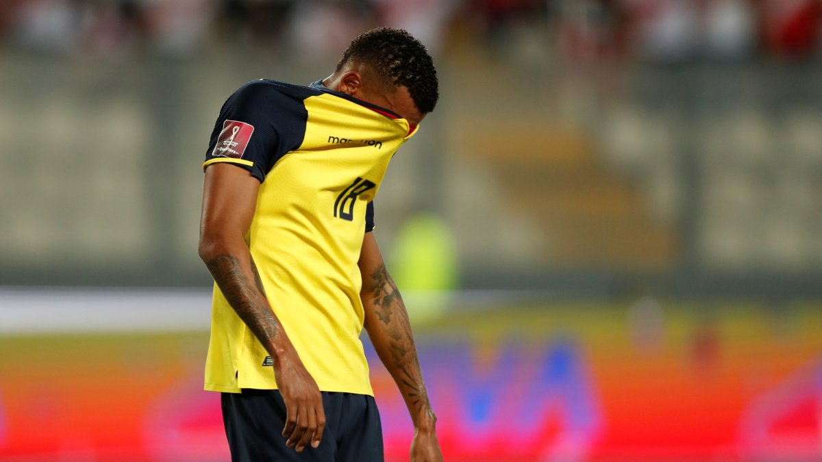 Preciado fue estelar en el duelo contra Perú y mostró su dolo al salir.