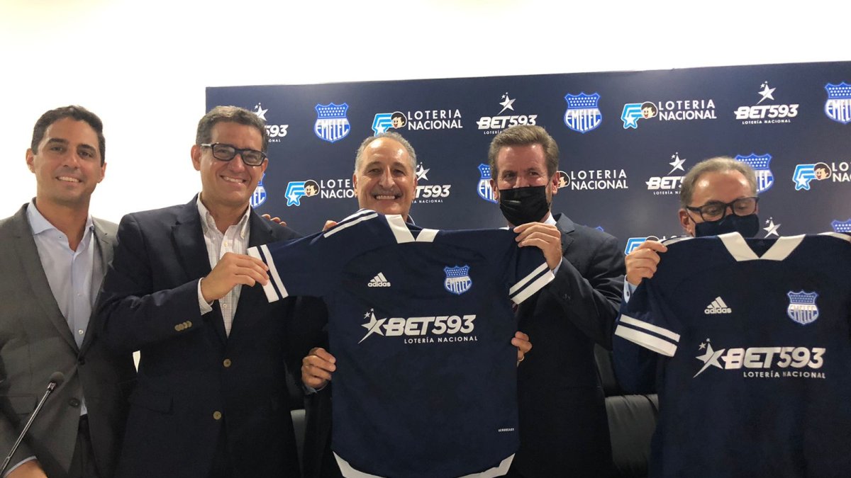 Referencial de la camiseta del Bombillo.