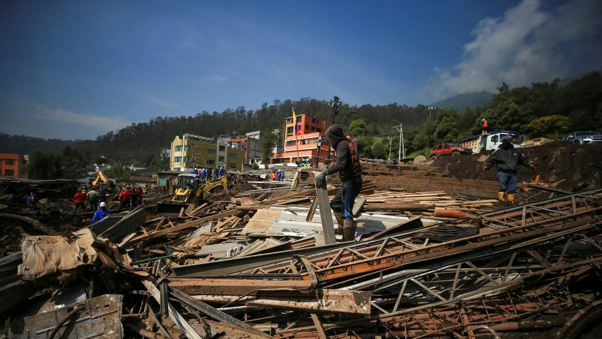 Estructuras destruidas y palizadas son parte del panorama desolador en la zona de la tragedia ocurrida el lunes.