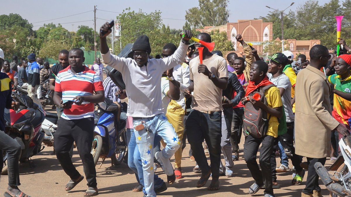 Manifestación de apoyo en Uagadugú a la Junta militar que el pasado 24 de enero depueso al presidente Kabore en Burkina Faso.