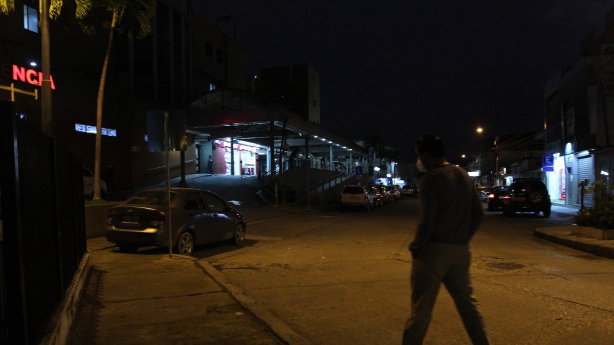 En la ciudadela Alborada este es el escenario, por lo que la comunidad espera que se repotencie la luz.