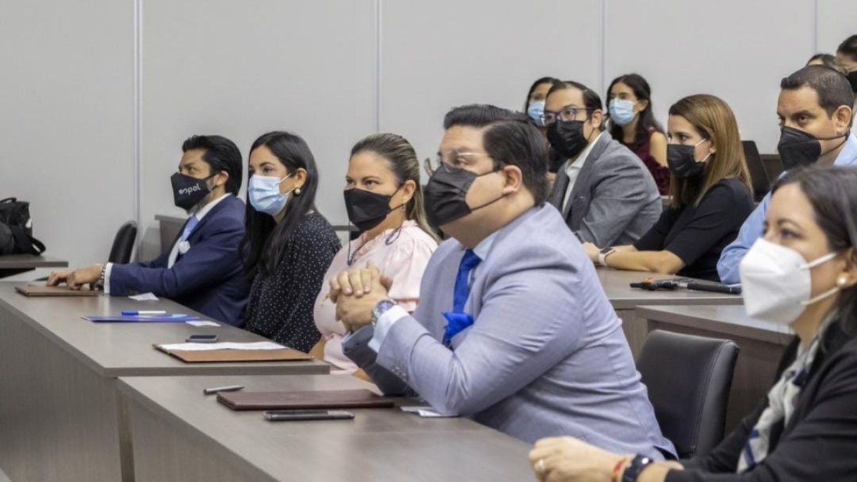 Representantes de las empresas e instituciones que participarán en la puesta en marcha del plan.