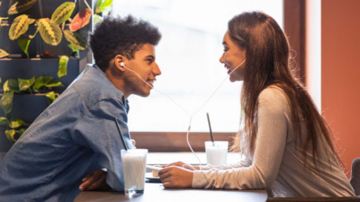 Dedicar canciones es una de las formas más emotivas de abrir tu corazón y expresar tus sentimientos