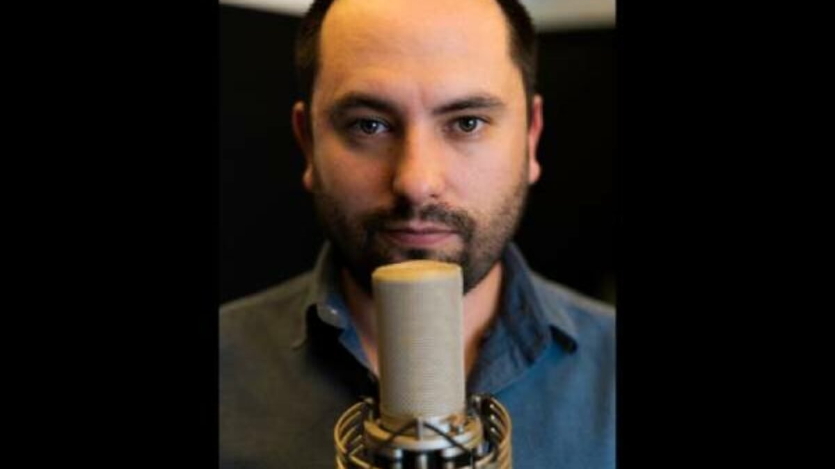 Adrián Kahlifé locuta para productos y marcas estadounidenses.