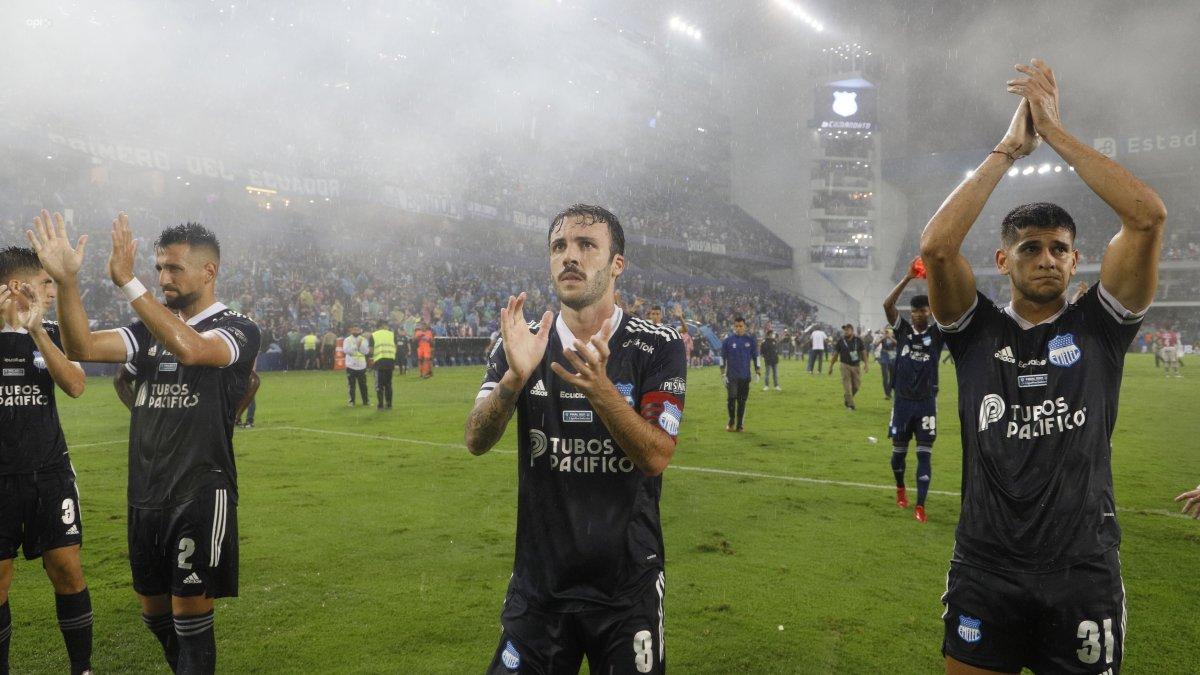 La cantidad de público, bengalas y demás situaciones que se dieron en la final de vuelta de Emelec ante Independiente, en 2021, fueron causales para que el COE Nacional prohíba el público en la 'Explosión Azul'