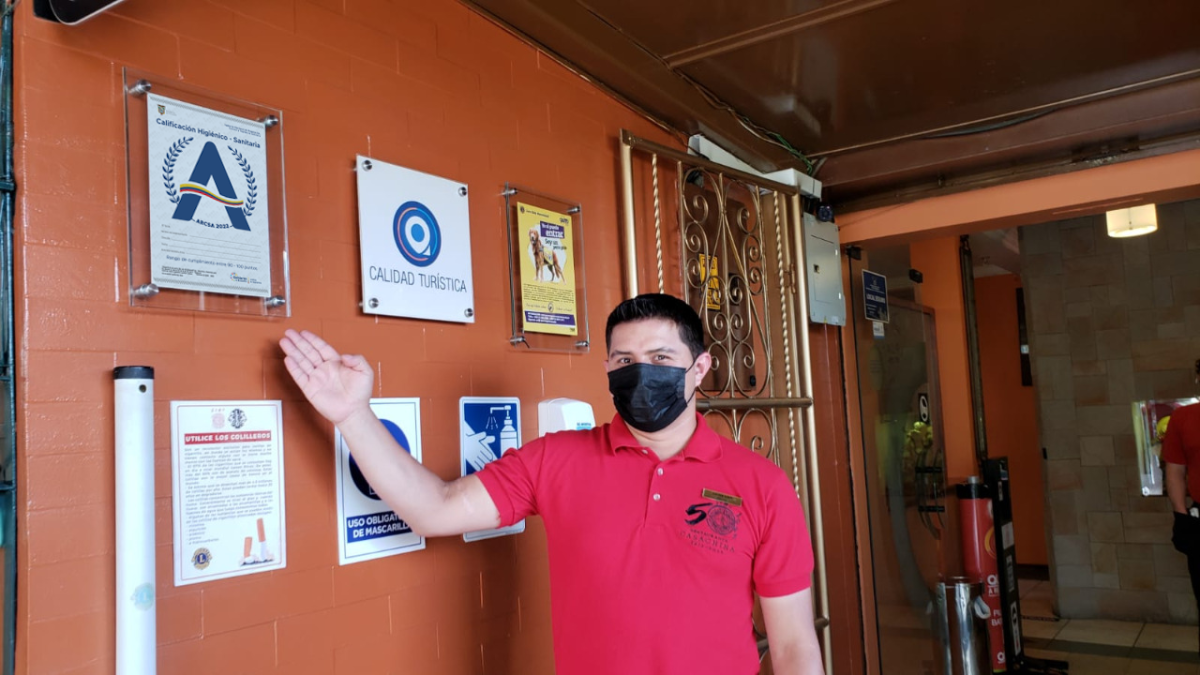 La Arcsa compartió imágenes de locales que ya cuentan con el sello de control sanitario y lo han colocado en un sitio visible.