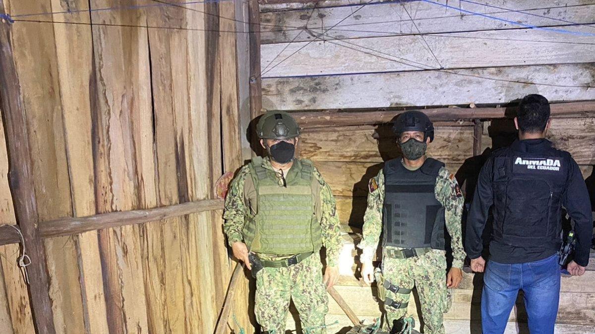 Hallazgo. Cerca de una tonelada de cocaína fue hallada en un sector de Jama, provincia de Manabí.