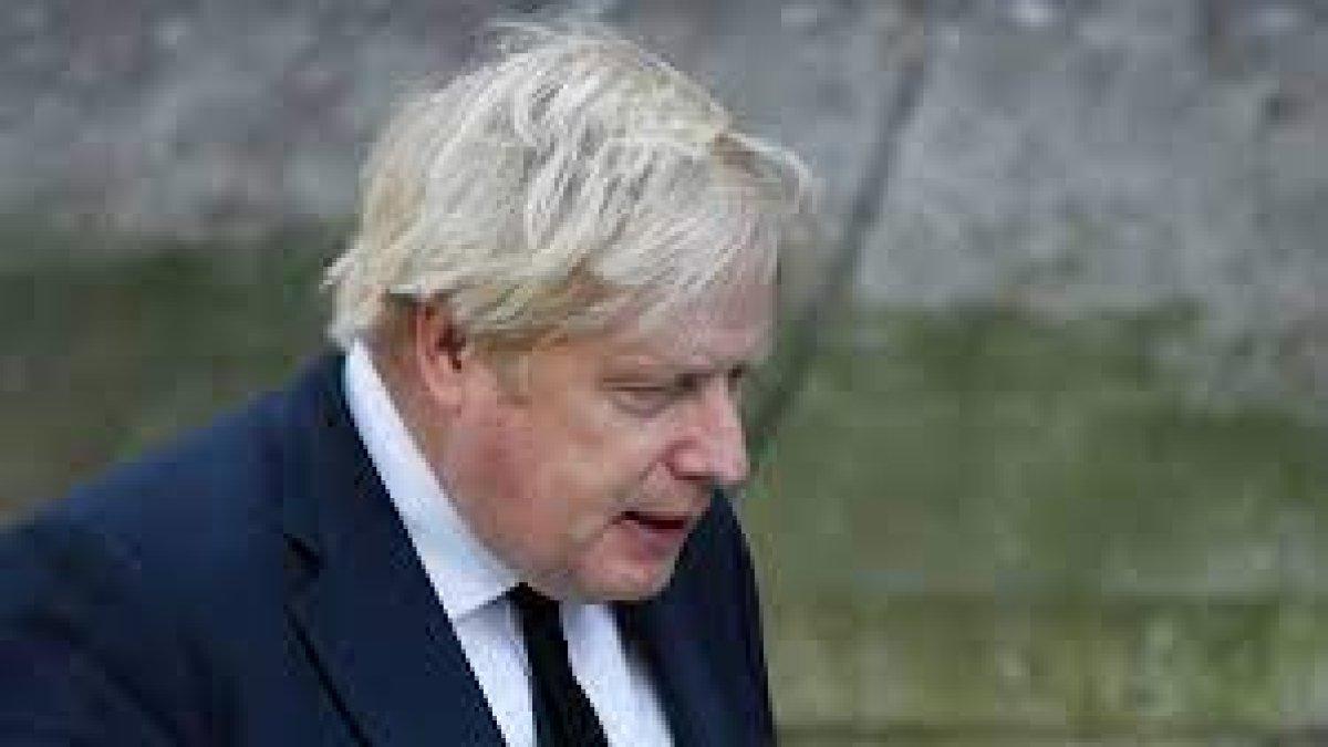 El Primer Ministro británico está en la cuerda floja por su supuesta participación en una fiesta en tiempos de confinamientos.