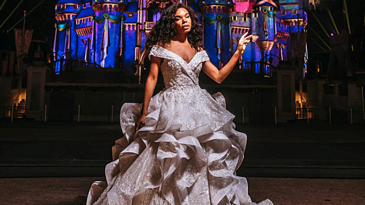 - Fotografía promocional cedida por Disney donde aparece una modelo luciendo un vestido de novia de la nueva colección 
