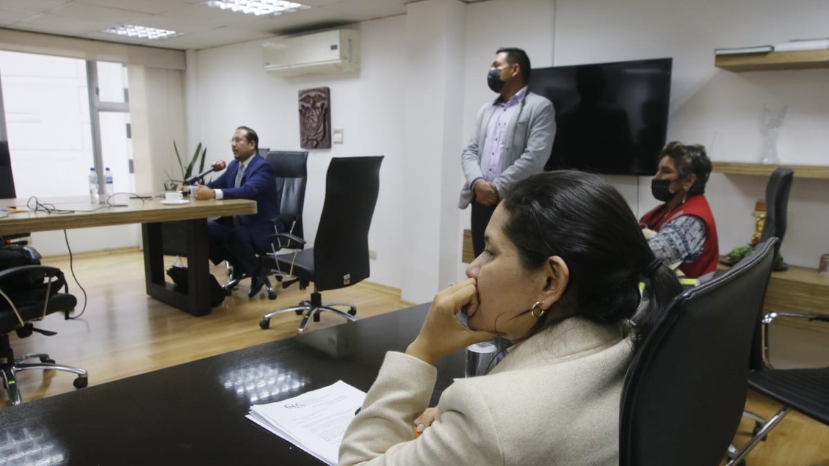 Según Almeida, el consejero Ulloa no podía actuar en esta reunión porque habría sido recusado por un ciudadano a las 13:00 de este 9 de febrero.