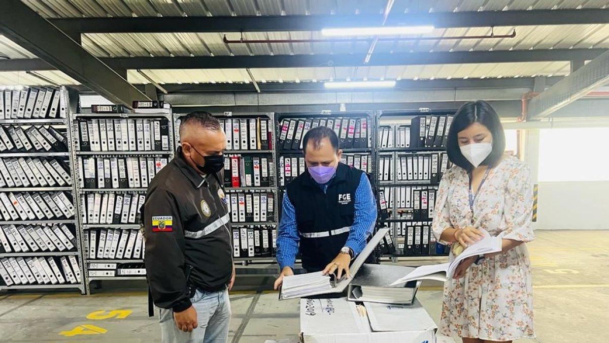 Se investiga el delito de peculado en la compra de reactivos e insumos en tres contratos celebrados en 2018.