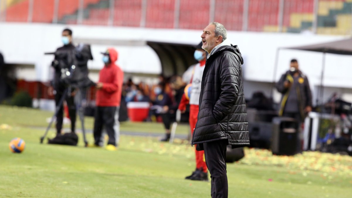 El entrenador de Liga de Quito, Pablo Marini, decidió renunciar tras la goleada en Brasil