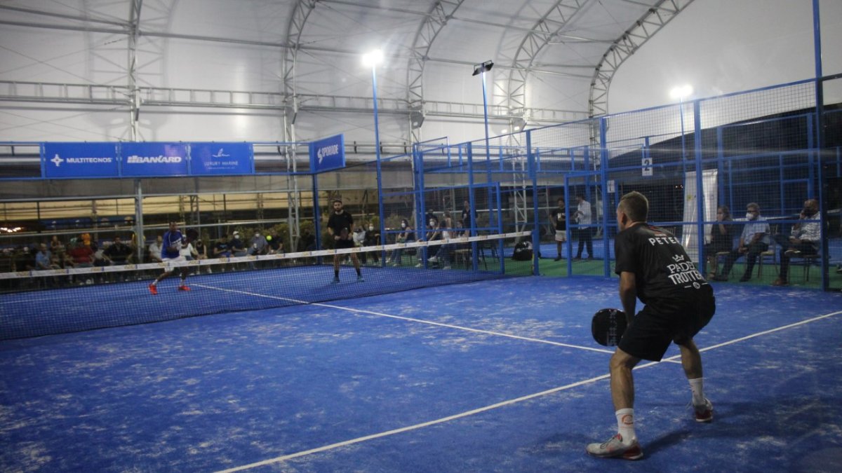 Una de las primeras muestras en las recién inauguradas canchas en River Beach tTennis.