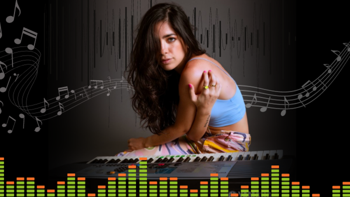 La cantante de 27 años toca la guitarra de forma empírica.